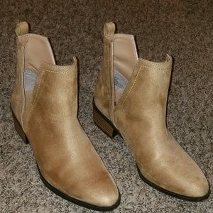 Ankle Camel suede boots
